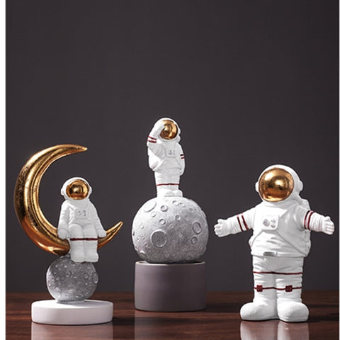 Space Man Astronau Statue